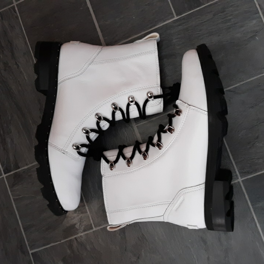 FINAL SALE PRICE!! Sorel Lennox lace boot sz 11 waterproof leather NIB